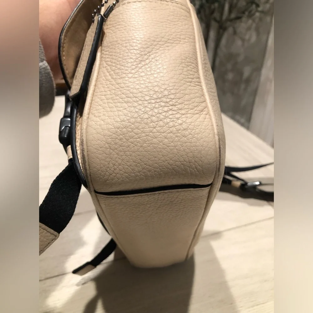 Coach X Jean Michel Basquiat Track Crossbody Pebble Leather C5425 Cream Black - Picture 6 of 16